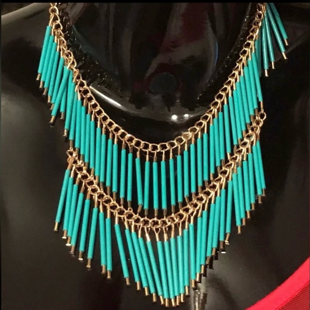 ✨ NEW Minicci Turquoise Fringe Layered Bib Necklace – Gold Tone Choker Style ✨